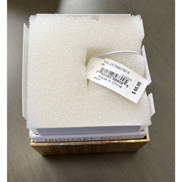 Michael Kors Ring Size 5 New in Box - Picture 5 of 5